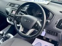 Używany Kia Rio 84 KM (61 kW) 2016 Czarny Hatchback
