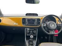 Usado VW Beetle Dune 105 HP (77 kW) 2017 Amarelo Citadino