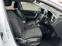 Usado Kia Ceed 114 HP (83 kW) 2019 Branco Citadino