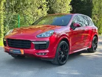 Used Porsche Cayenne 440 HP (323 kW) 2016 Red SUV