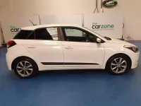 Used Hyundai i20 Premium 84 HP (61 kW) 2017 White Hatchback