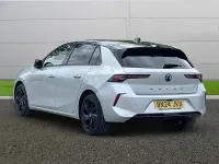 Usado Vauxhall Astra 130 HP (95 kW) 2024 Cinzento Citadino