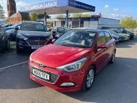 Begagnad Hyundai i20 Premium SE 84 HK (61 kW) 2015 Röd Halvkombi
