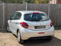 Second-hand Peugeot 208 Active 2023 Argintiu Hatchback