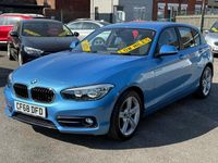 Begagnad BMW 118 Sport Line 2019 Blå Halvkombi