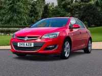 Used Vauxhall Astra SRi 98 HP (72 kW) 2015 Red Hatchback