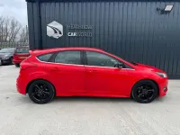 Gebraucht Ford Focus Zetec 2015 Rot Kleinwagen