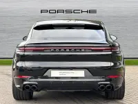 Usado Porsche Cayenne 470 HP (345 kW) 2025 Preto SUV