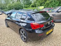 Begagnad BMW 118 Sport Line 136 HK (100 kW) 2019 Svart Halvkombi