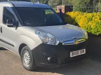 Gebraucht Vauxhall Combo S 105 PS (77 kW) 2018 Silber Van / Kleinbus