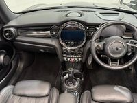 Begagnad Mini John Cooper Works 228 HK (167 kW) 2021 Svart Halvkombi