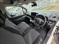 Used Toyota Proace Design 130 HP (95 kW) 2023 White MPV