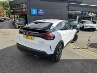 Used Citroën e-C4 Shine 98 kW (134 HP) 2022 White Hatchback