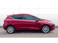 Usado Ford Fiesta Titanium 125 CV (91 kW) 2017 Rojo Utilitario
