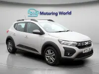Usado Dacia Sandero Expression 91 CV (66 kW) 2023 Gris Utilitario