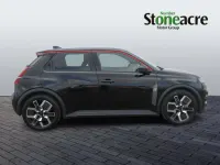 Usado Renault R5 Komfort 110 kW (150 HP) 2025 Preto Citadino