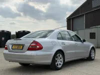 Begagnad Mercedes E200 Classic 2004 Silver Sedan