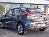 Usado Kia Rio 83 HP (61 kW) 2017 Azul Citadino
