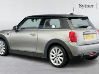 Usado Mini Cooper Hatch 134 HP (98 kW) 2017 Prateado Citadino