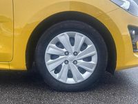 Used Kia Rio Family 84 HP (61 kW) 2022 Yellow Hatchback
