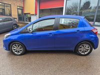 Used Toyota Yaris 69 HP (50 kW) 2017 Blue Hatchback