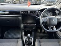 Begagnad Citroën C3 PureTech 83 HK (61 kW) 2024 Röd Halvkombi