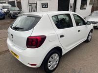 Used Dacia Sandero Ambiance 90 HP (66 kW) 2017 White Hatchback