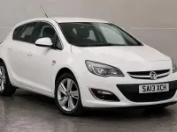 Used Vauxhall Astra SRi 100 HP (73 kW) 2013 White Hatchback