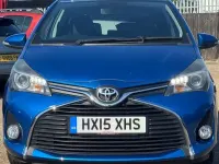 Used Toyota Yaris 99 HP (72 kW) 2015 Blue Hatchback