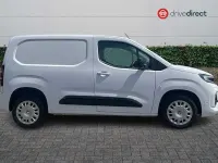 Used Vauxhall Combo S 100 HP (73 kW) 2024 White MPV