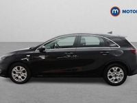 Usado Kia Ceed 160 HP (117 kW) 2023 Preto Citadino