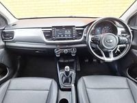 Begagnad Kia Stonic 2019 Vit SUV