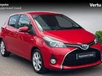 Used Toyota Yaris 101 HP (74 kW) 2016 Red Hatchback