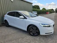 Used Volvo V40 Momentum 122 HP (89 kW) 2019 White Hatchback