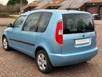 Usado Skoda Roomster SE 105 HP (77 kW) 2011 Azul Monovolume