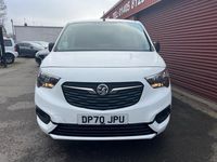 Begagnad Vauxhall Combo Sportive 100 HK (73 kW) 2020 Vit Minibuss