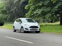 Used Ford Fiesta Zetec 100 HP (73 kW) 2015 White Hatchback