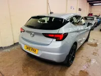 Używany Vauxhall Astra SRi 2018 Srebrny Hatchback