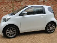 Used Toyota iQ 2015 Pearl white Hatchback
