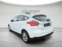Used Ford Focus Zetec 123 HP (90 kW) 2015 White Hatchback