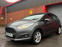 Begagnad Ford Fiesta Zetec 2016 Grå Halvkombi