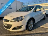 Used Vauxhall Astra SRi 100 HP (73 kW) 2015 White Hatchback
