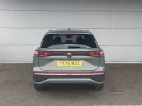 Used VW Touran Elegance 150 HP (110 kW) 2025 Green MPV