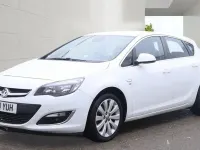 Used Vauxhall Astra Elite 2014 White Hatchback