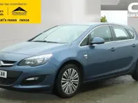 Second-hand Vauxhall Astra Excite 100 CP (73 kW) 2014 Albastru Hatchback