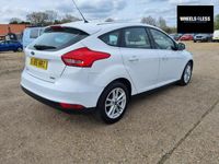 Usado Ford Focus Zetec 100 HP (73 kW) 2016 Branco Citadino