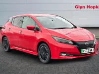 Begagnad Nissan Leaf Tekna 110 kW (150 HK) 2022 Röd Halvkombi