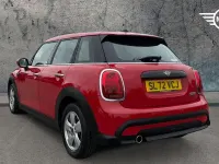 Begagnad Mini Cooper Classic 134 HK (98 kW) 2022 Röd Halvkombi