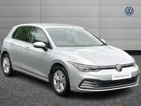 Usado VW Golf VIII Life 128 CV (94 kW) 2021 Plateado Utilitario