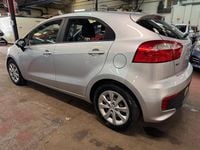 Usado Kia Rio Air 2016 Plateado Utilitario